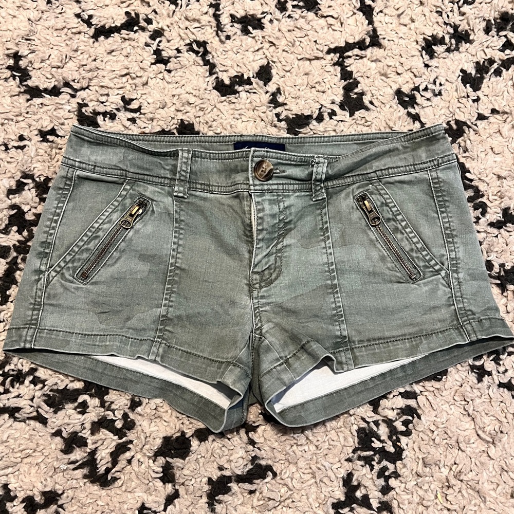 AE Army Green/Camo Shorts - Size 4